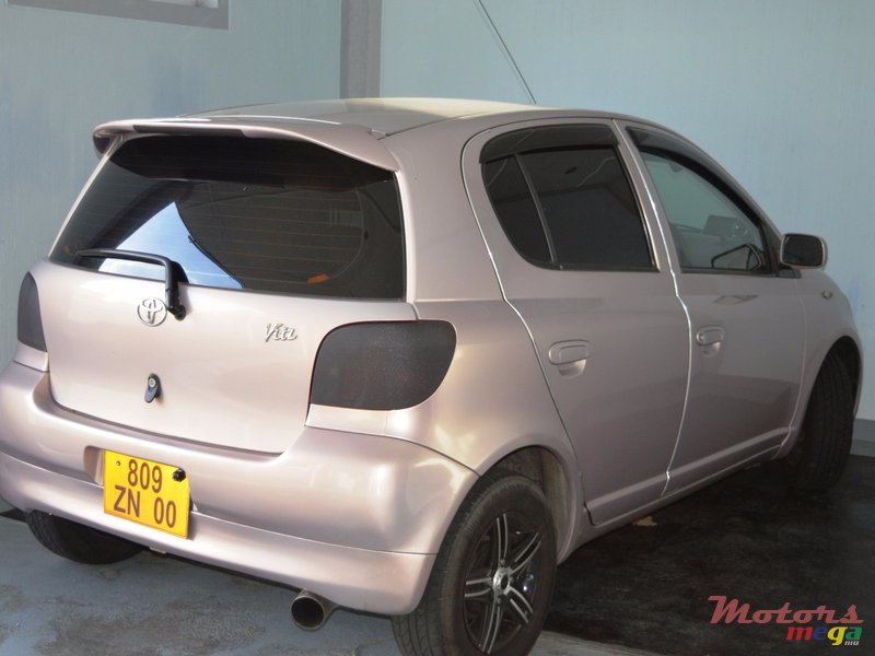 2000' Toyota Vitz photo #3