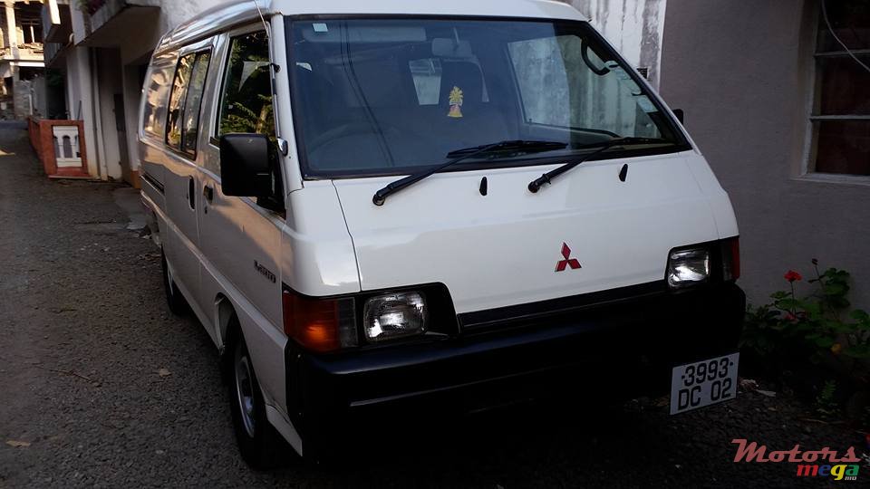 2002' Mitsubishi L300 photo #1