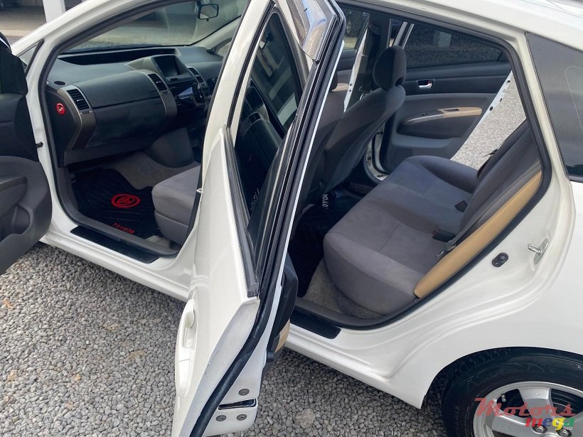 2012' Toyota Prius 1.5L JAPAN photo #4