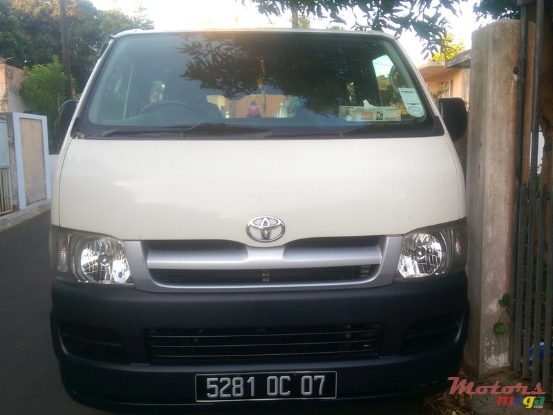 2007' Toyota HiAce photo #2