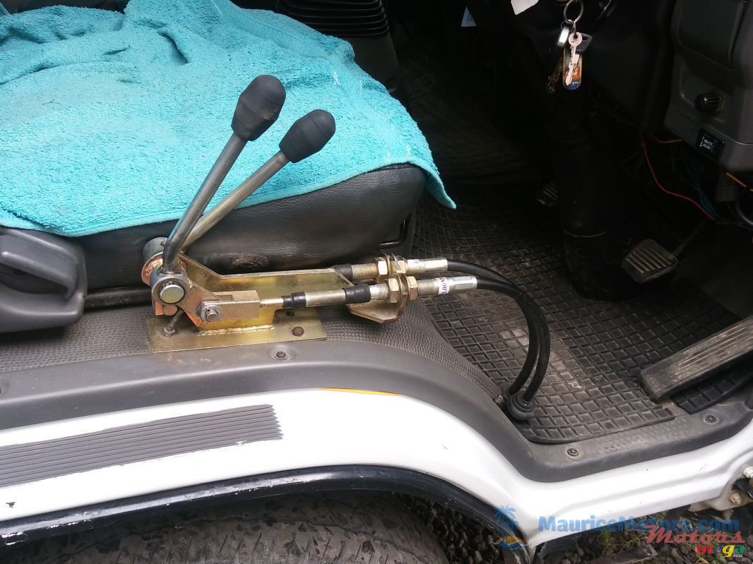 2002' Isuzu photo #3