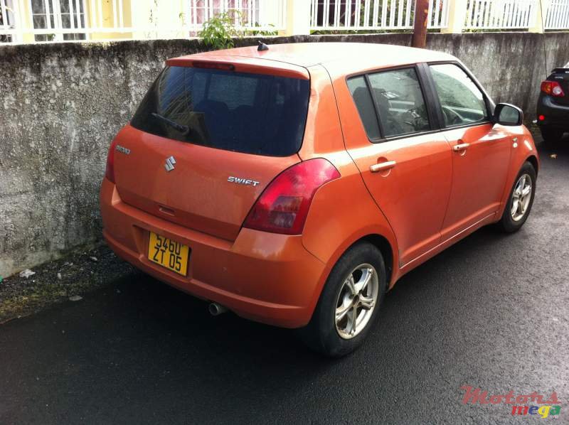 2005' Suzuki Swift photo #2