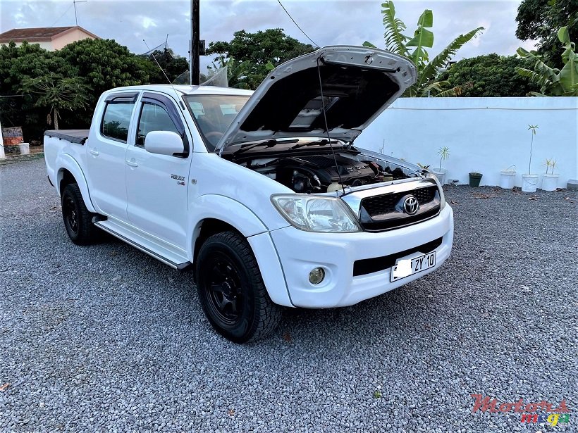 2010' Toyota Hilux Manual 2.5L photo #7