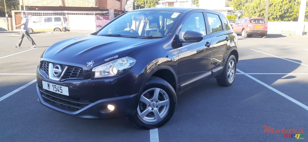 2013' Nissan Qashqai Manual photo #1