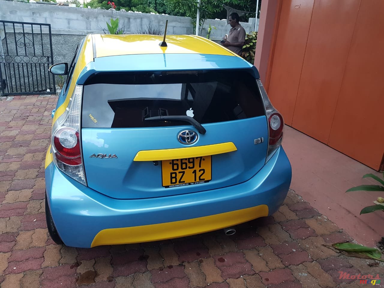 2012' Toyota Aqua photo #4