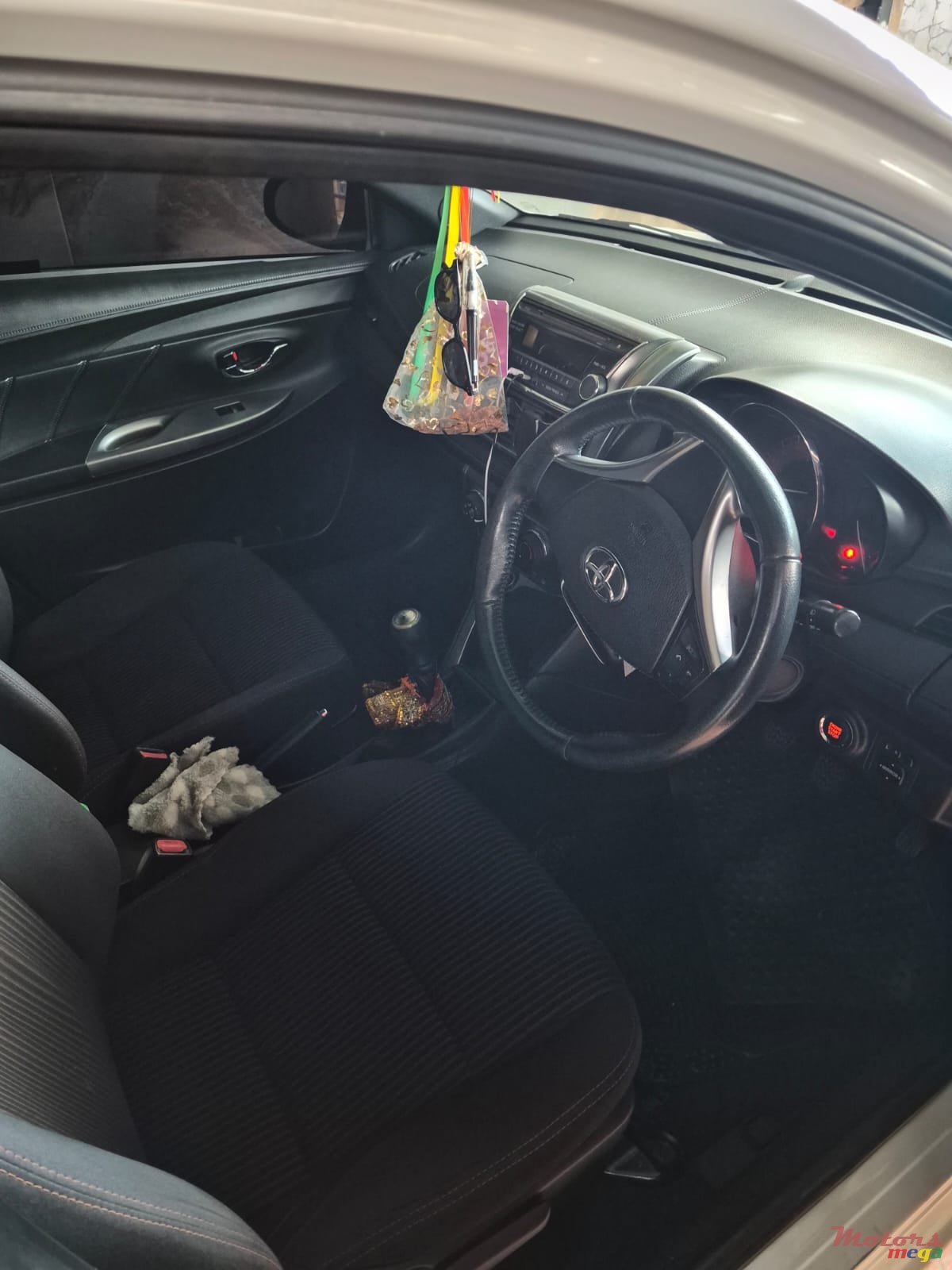 2014' Toyota Yaris photo #3