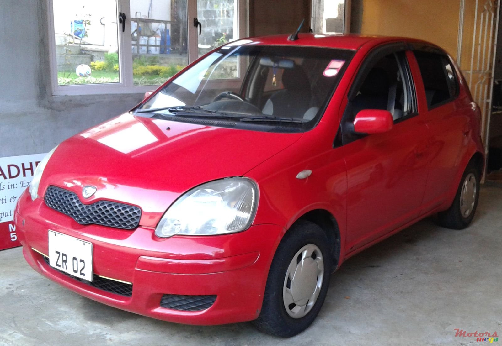 2002' Toyota Vitz photo #1