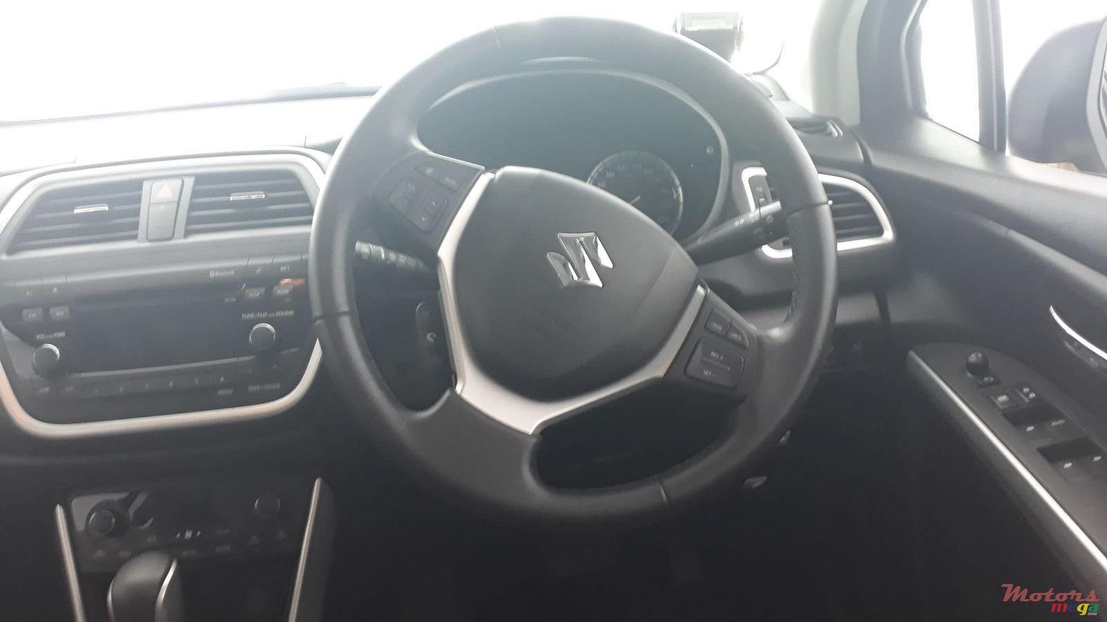 2015' Suzuki SX4 S-Cross photo #5