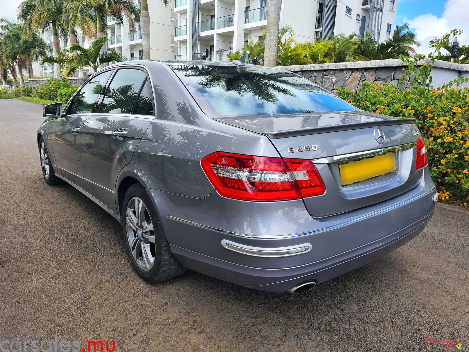 2011' Mercedes-Benz E 250 CGI Avantgarde photo #3