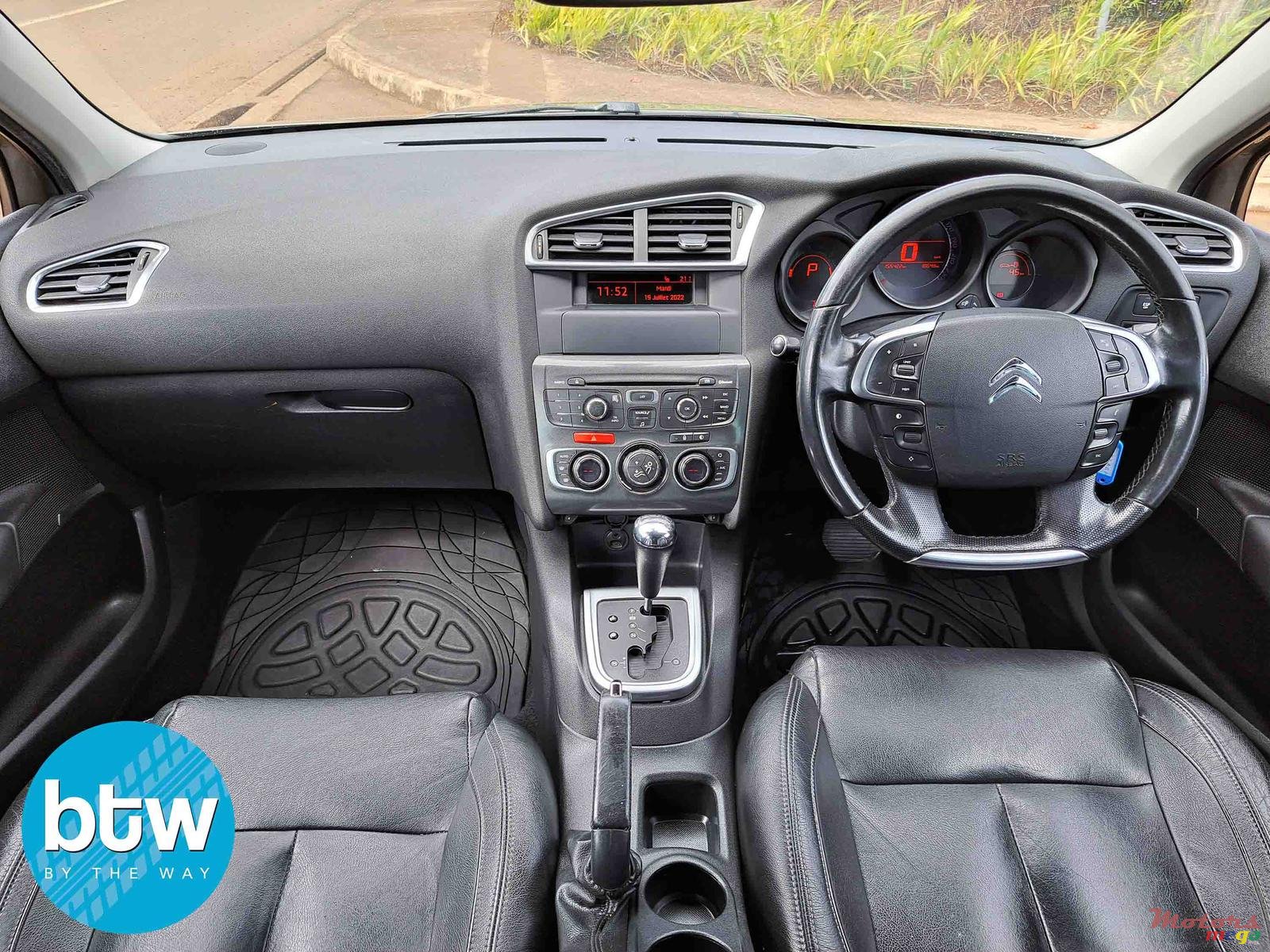 2011' Citroen C4 photo #6