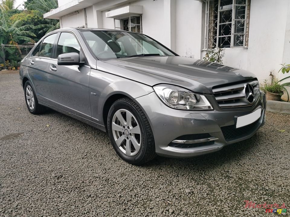 2012' Mercedes-Benz C-Class C180 Kompressor photo #2