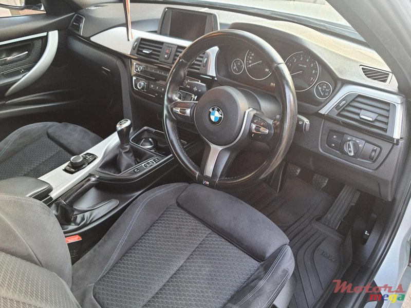 2017' BMW 3 Series photo #5