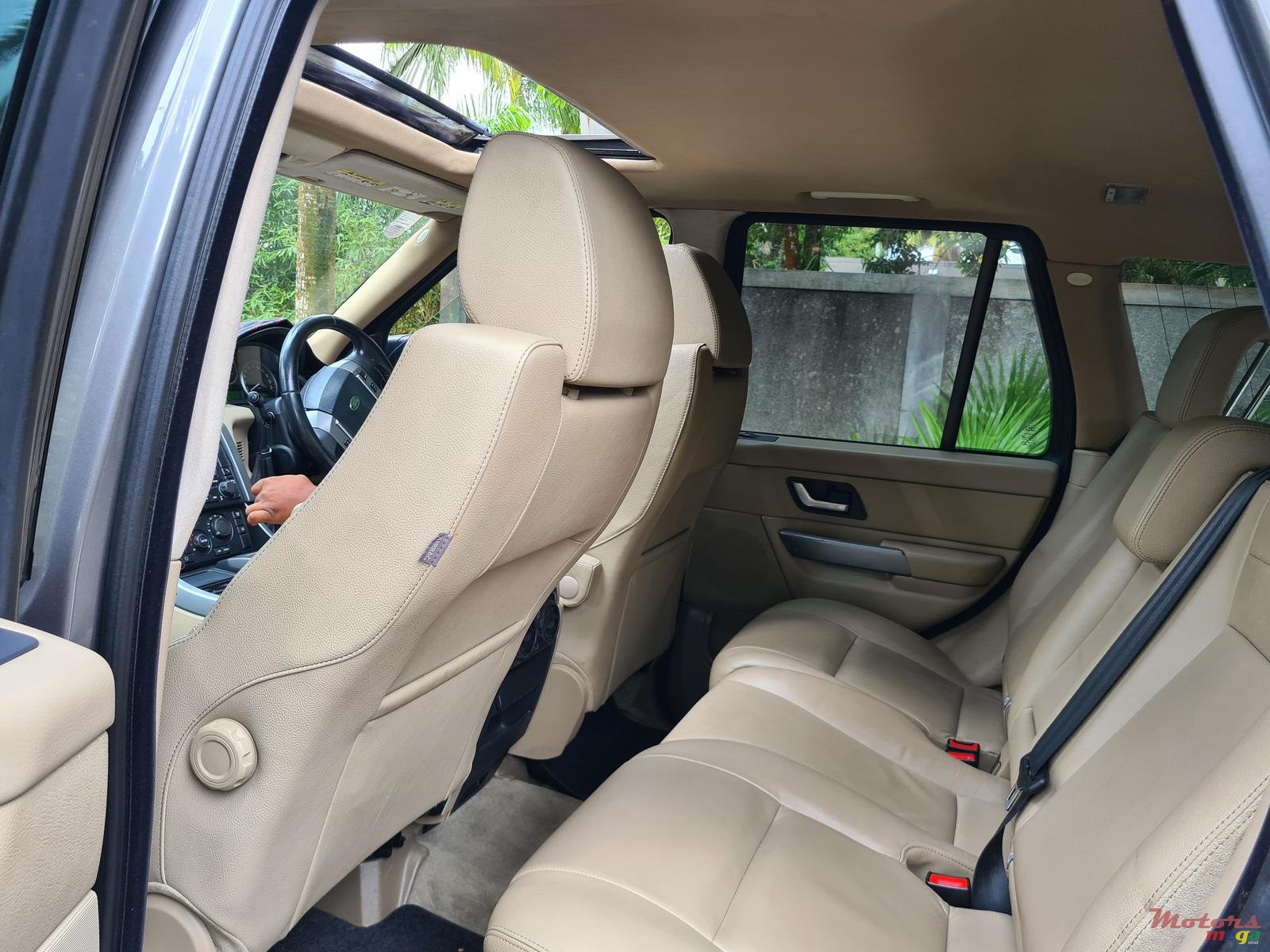 2009' Land Rover Range Rover Sport Sunroof photo #7