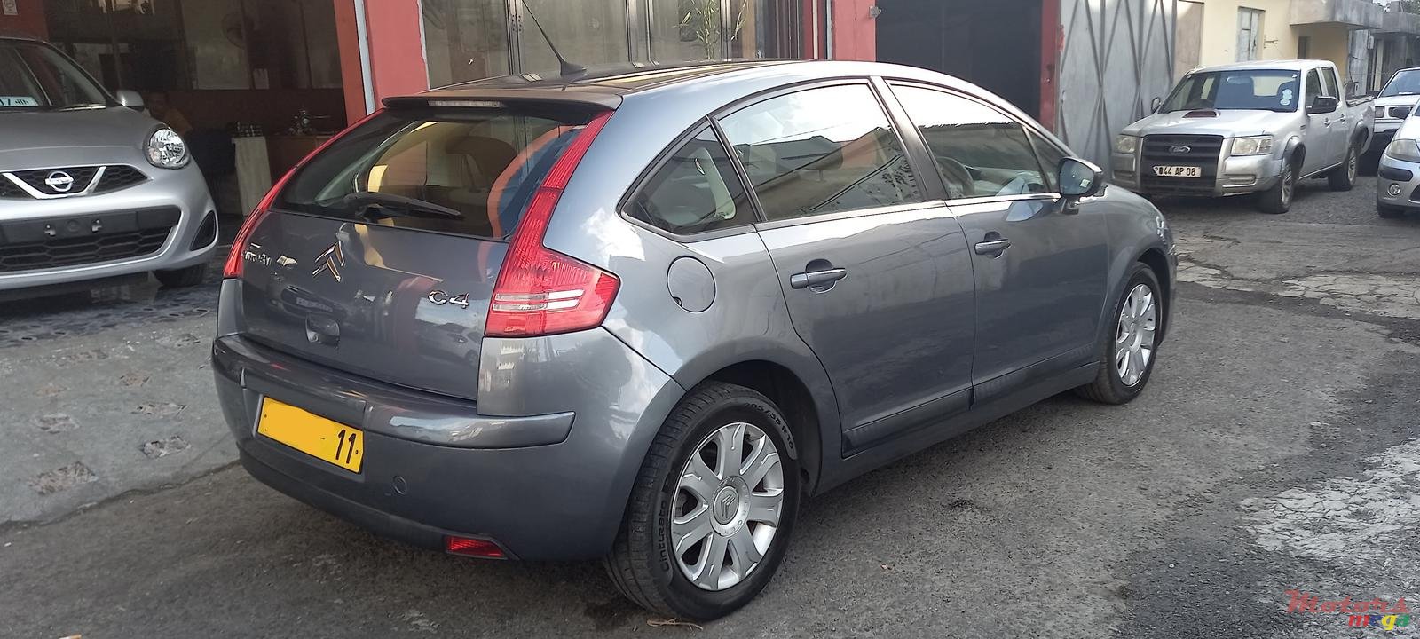 2011' Citroen C4 photo #3