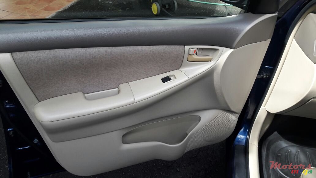 2004' Toyota Corolla photo #3