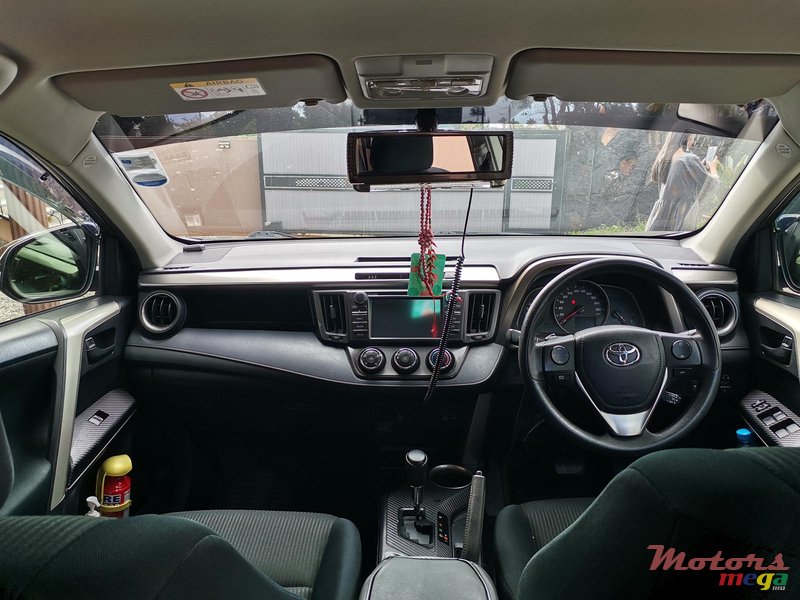 2015' Toyota RAV4 photo #6