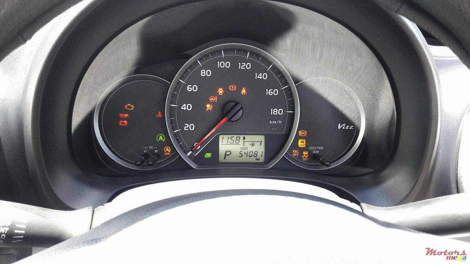 2012' Toyota Vitz photo #4