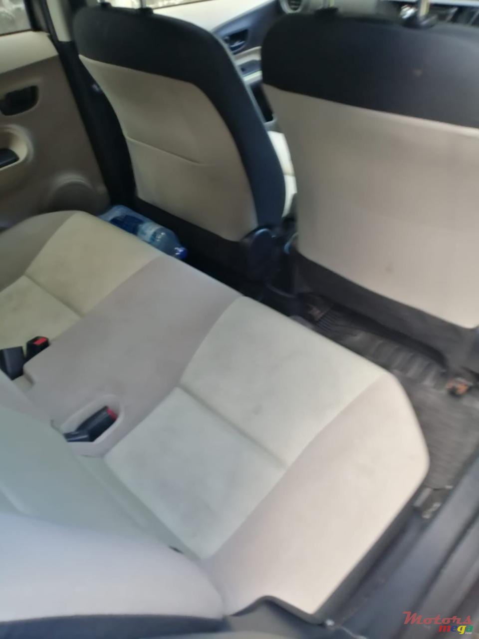 2015' Toyota Aqua photo #3