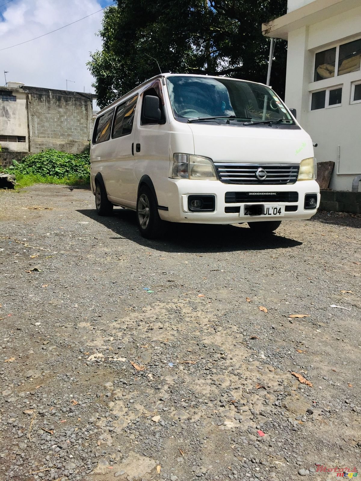 2004' Nissan Urvan photo #2