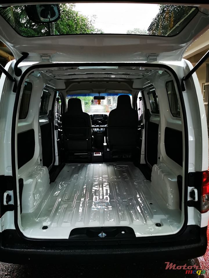 2013' Nissan NV 200 photo #6