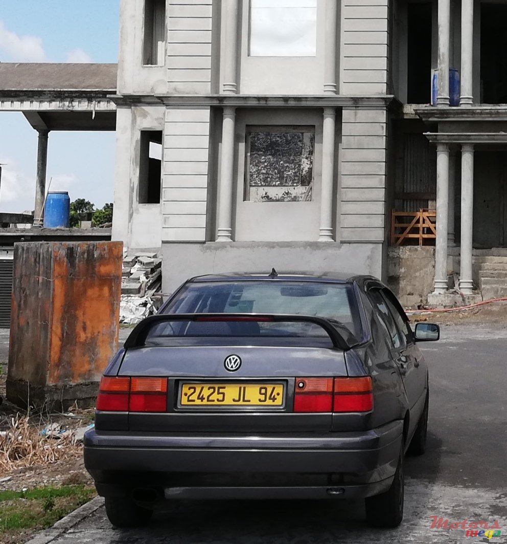 1994' Volkswagen Vento 1391 cc photo #2