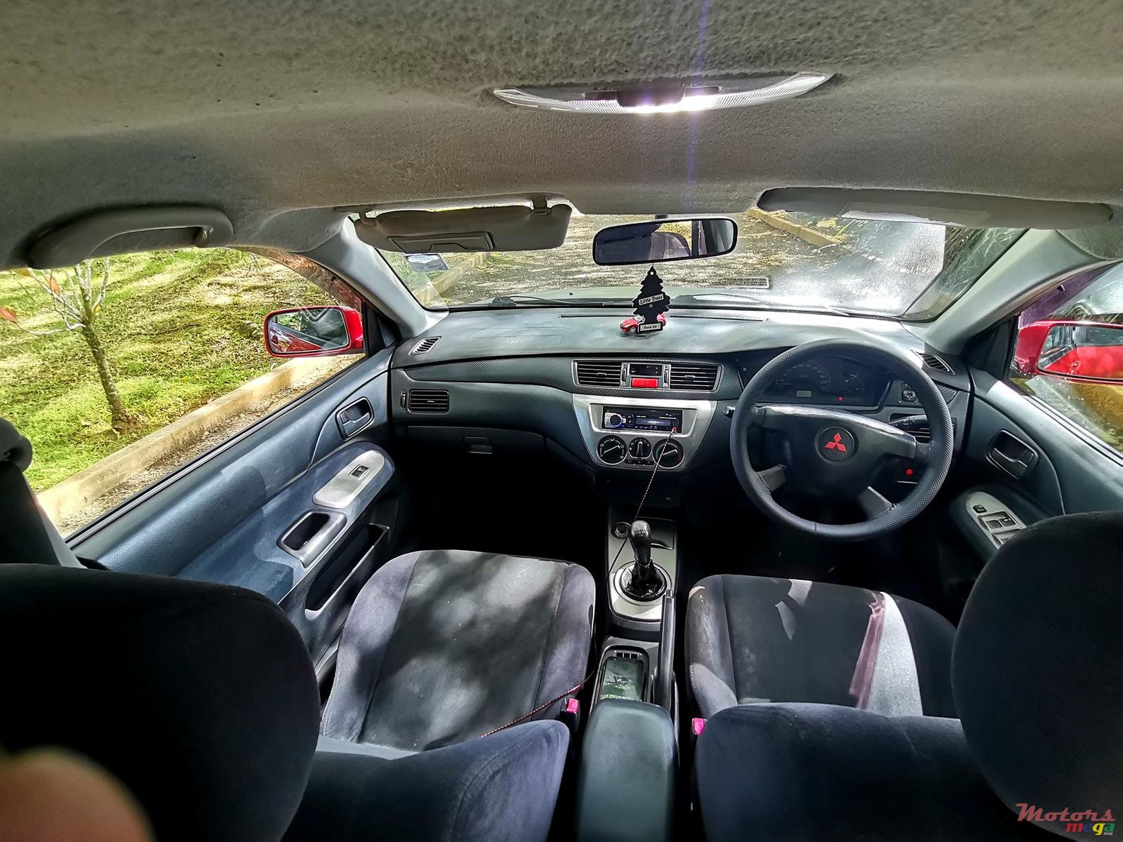 2003' Mitsubishi Lancer GLX 1.6 photo #5