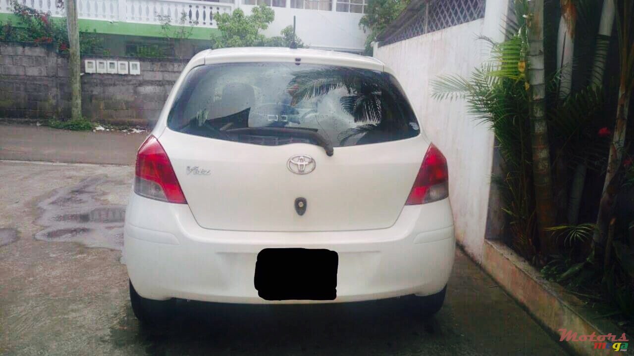 2008' Toyota Vitz photo #5