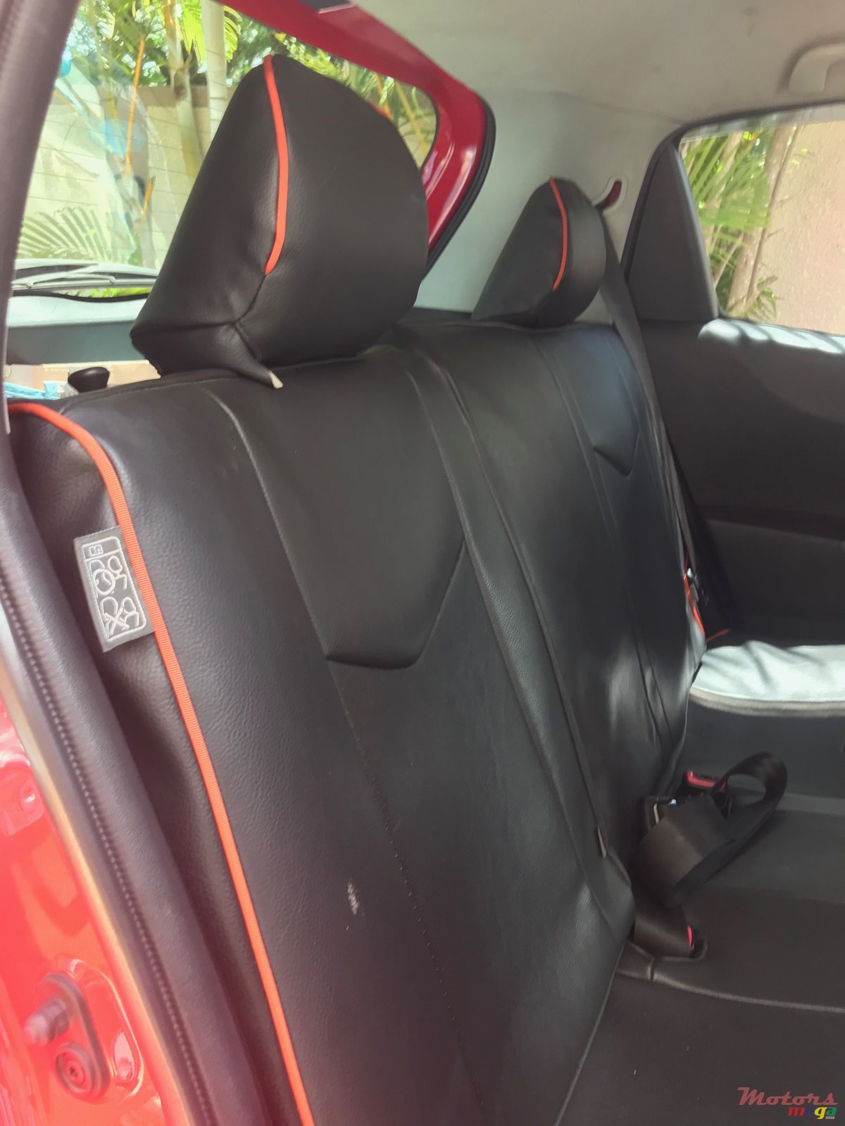 2011' Toyota Vitz photo #3