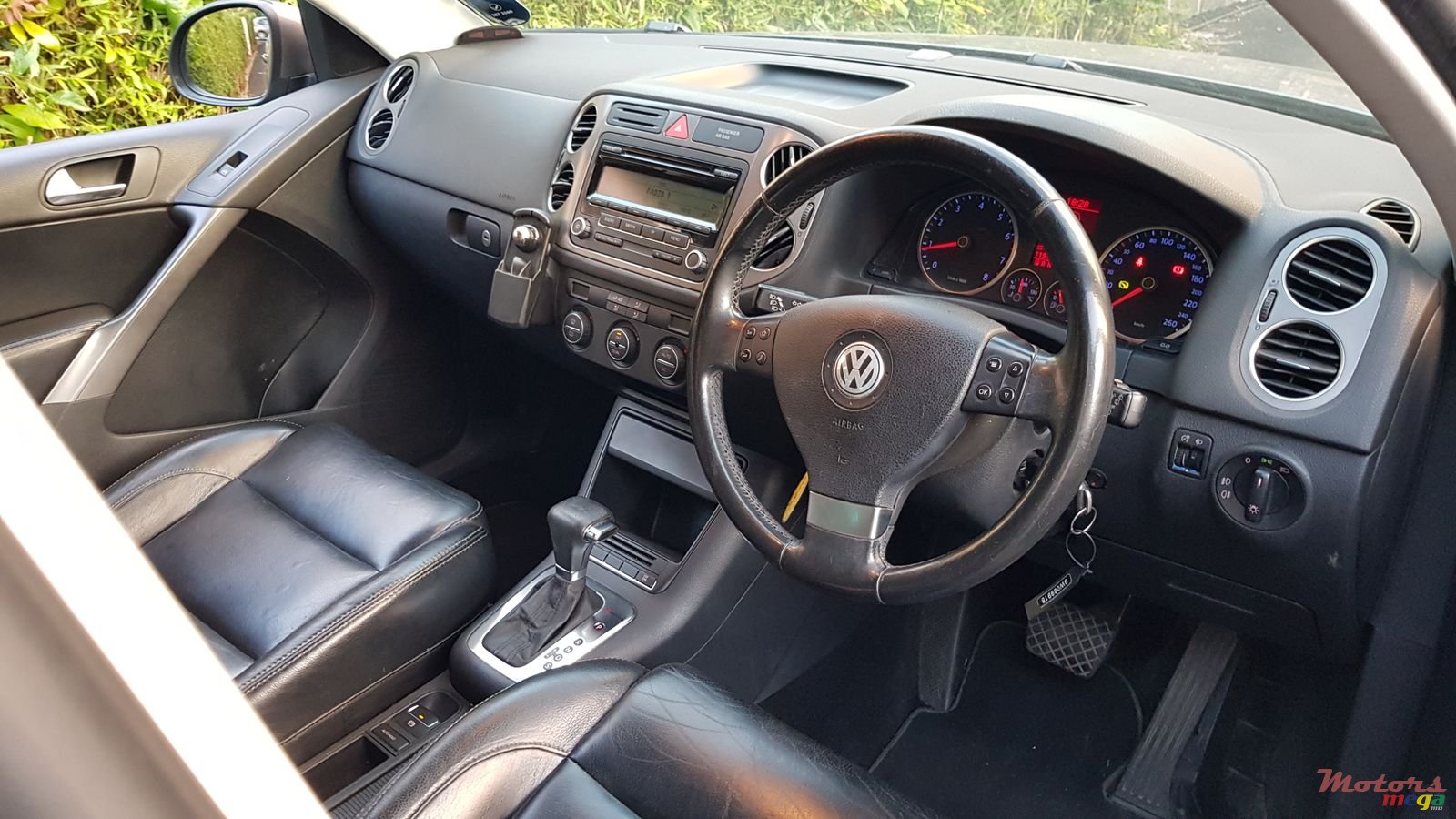 2009' Volkswagen Tiguan automatic photo #6