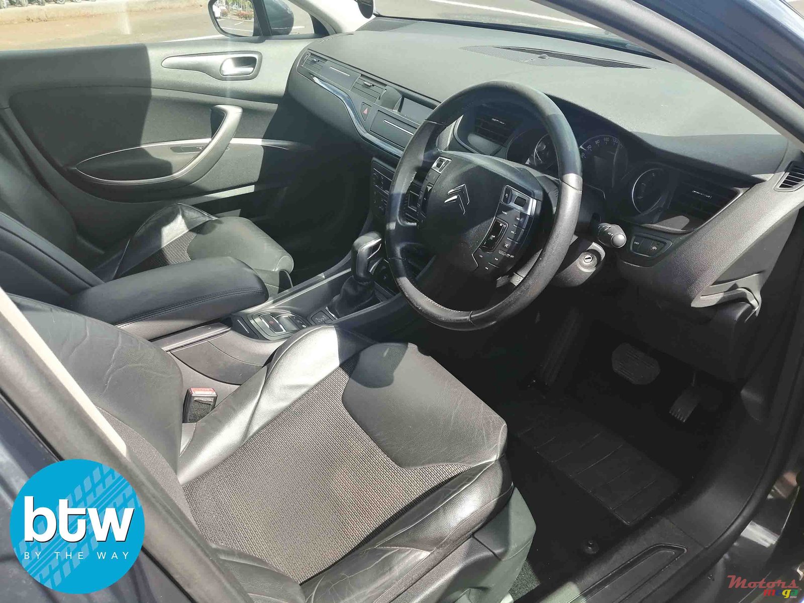 2010' Citroen C5 photo #5