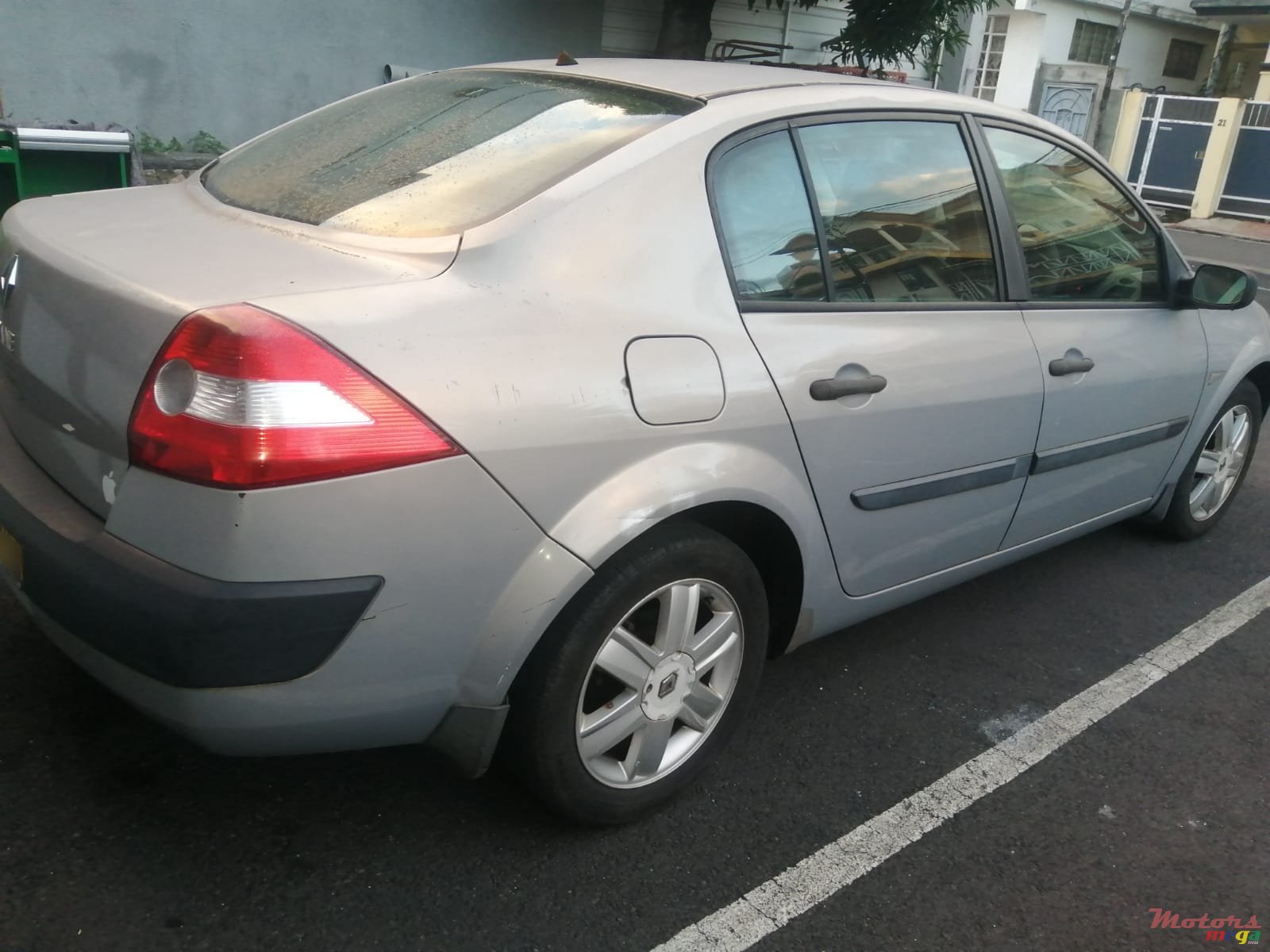 2004' Renault Megane photo #2