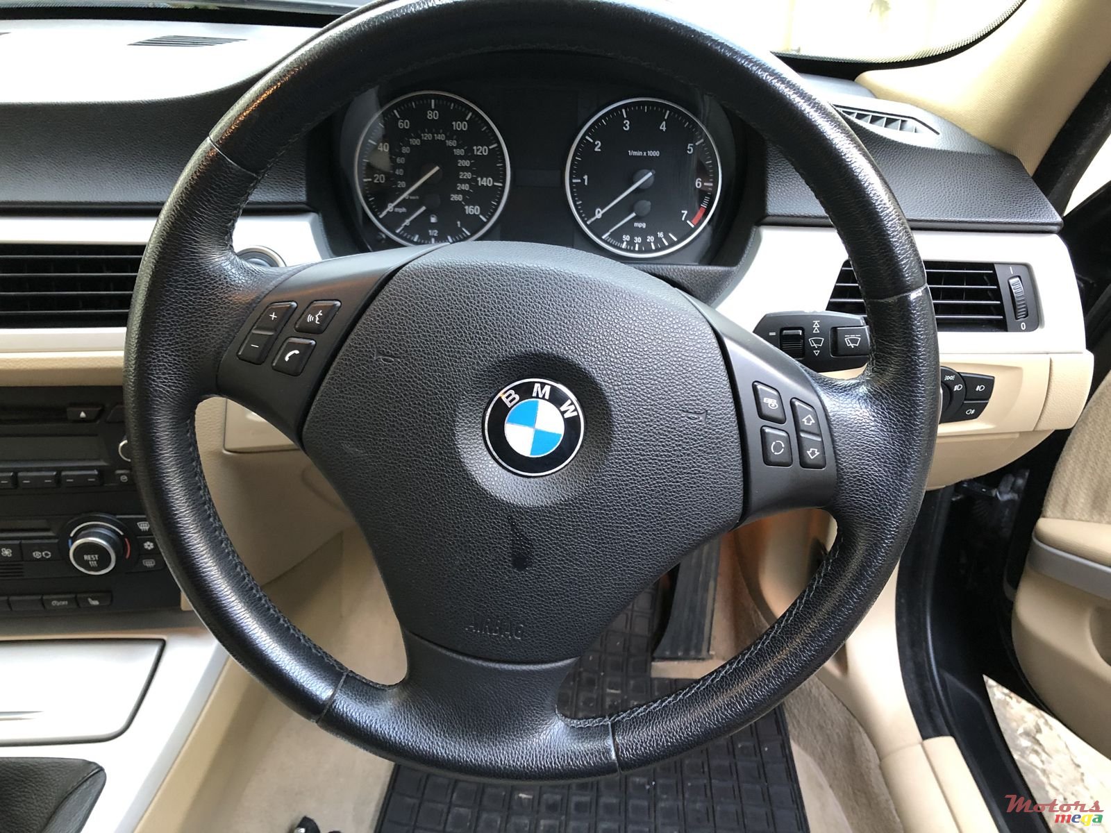 2009' BMW 3 Series photo #5