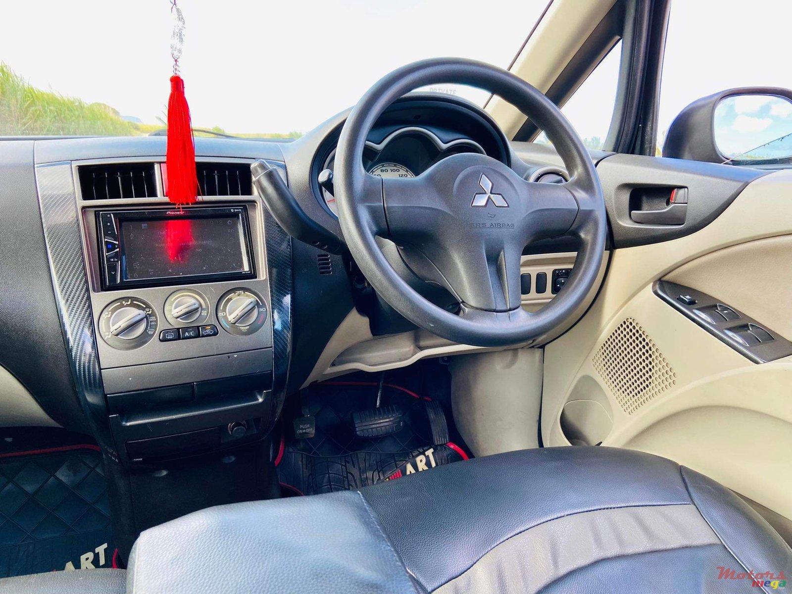 2004' Mitsubishi Colt photo #6