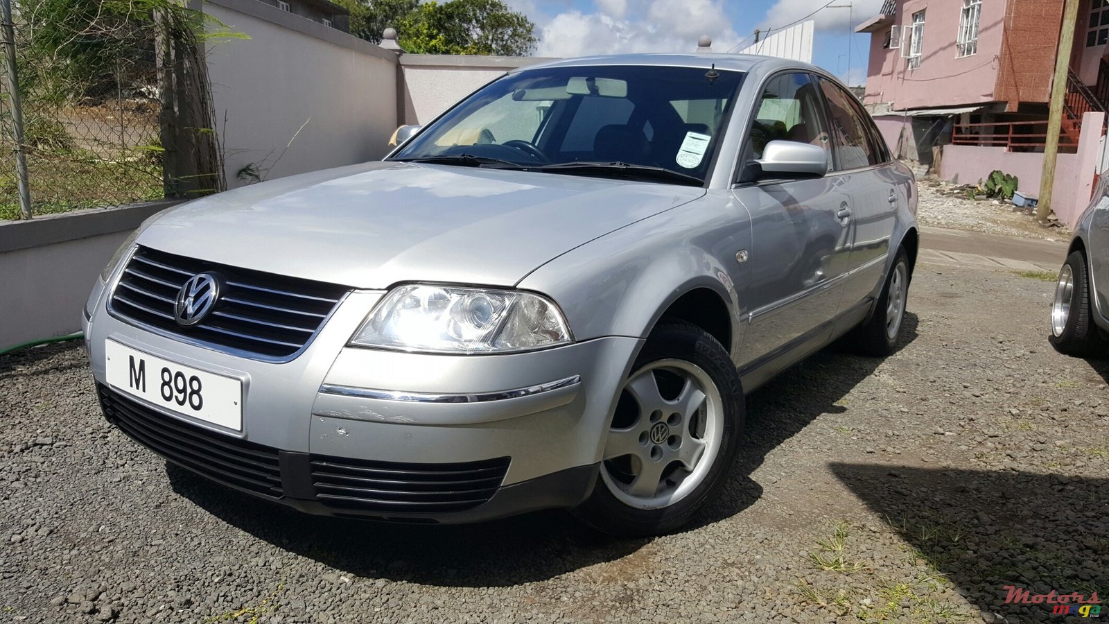 2002' Volkswagen Passat photo #1