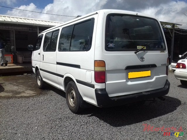 2002' Toyota HiAce photo #5