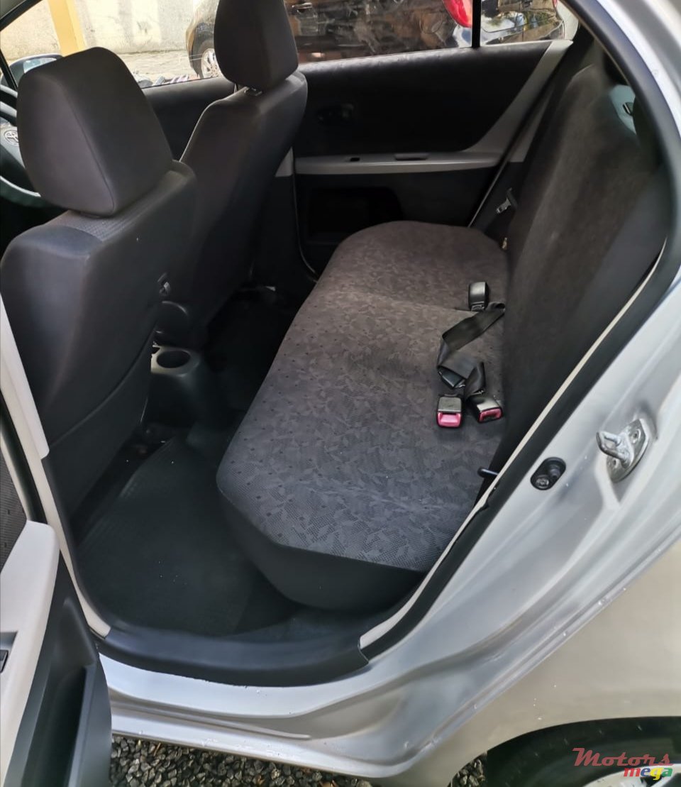 2008' Toyota Vitz photo #4