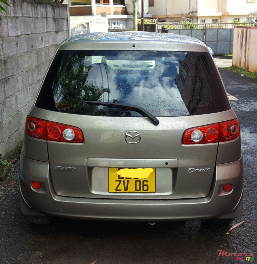 2006' Mazda Demio photo #2