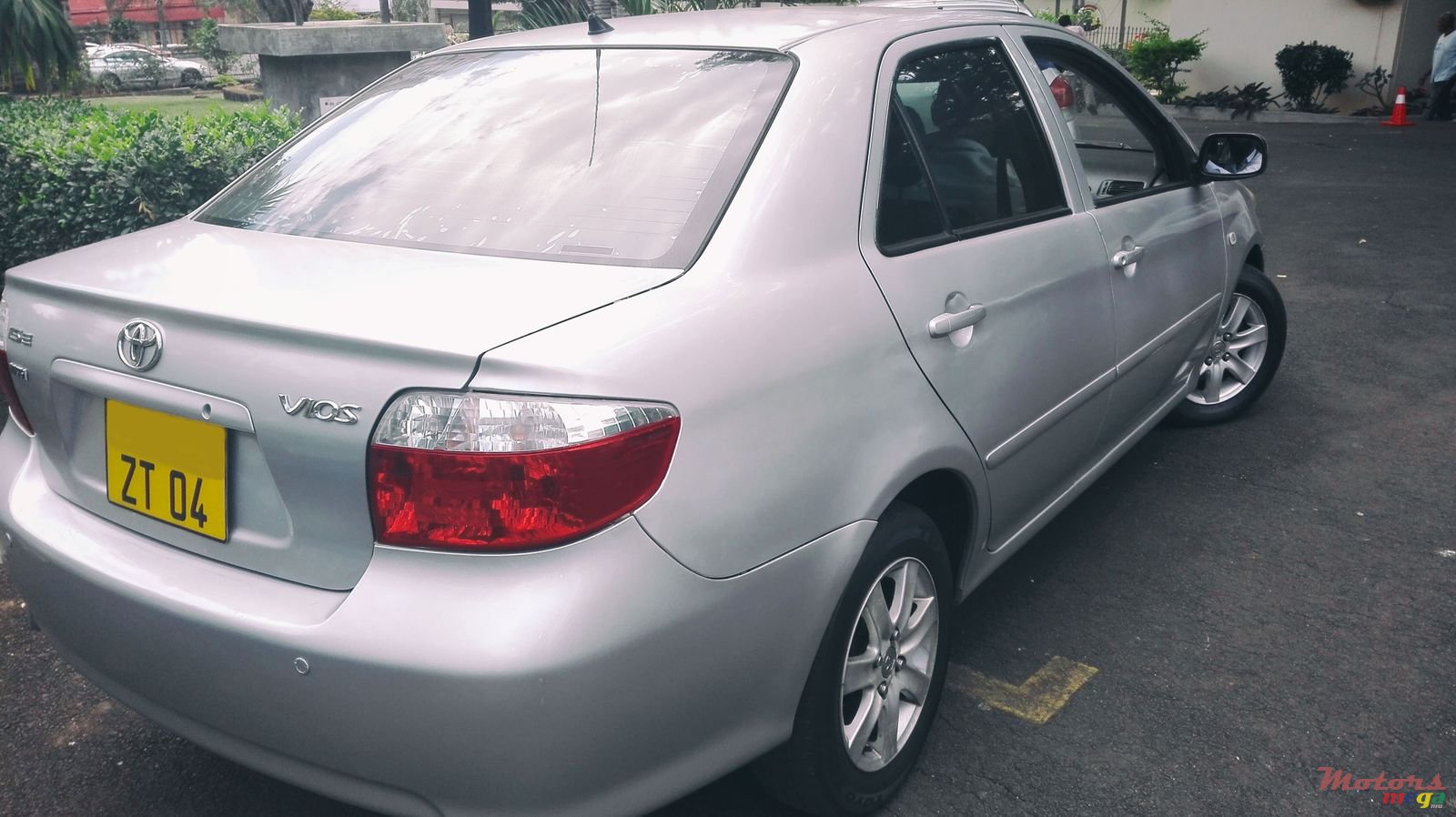 2004' Toyota Corolla Vios photo #2