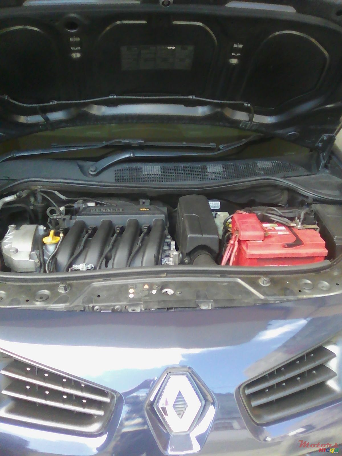 2008' Renault Megane photo #1