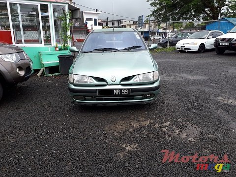1999' Renault Megane Hatchback photo #2