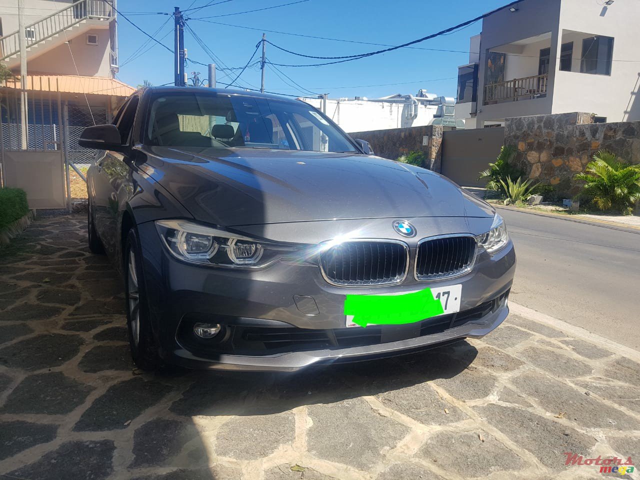 2017' BMW 3 Series 330e photo #1