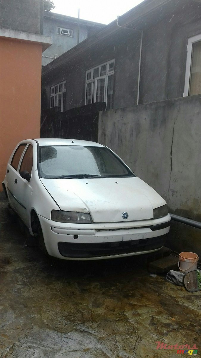 2002' Fiat Punto photo #1