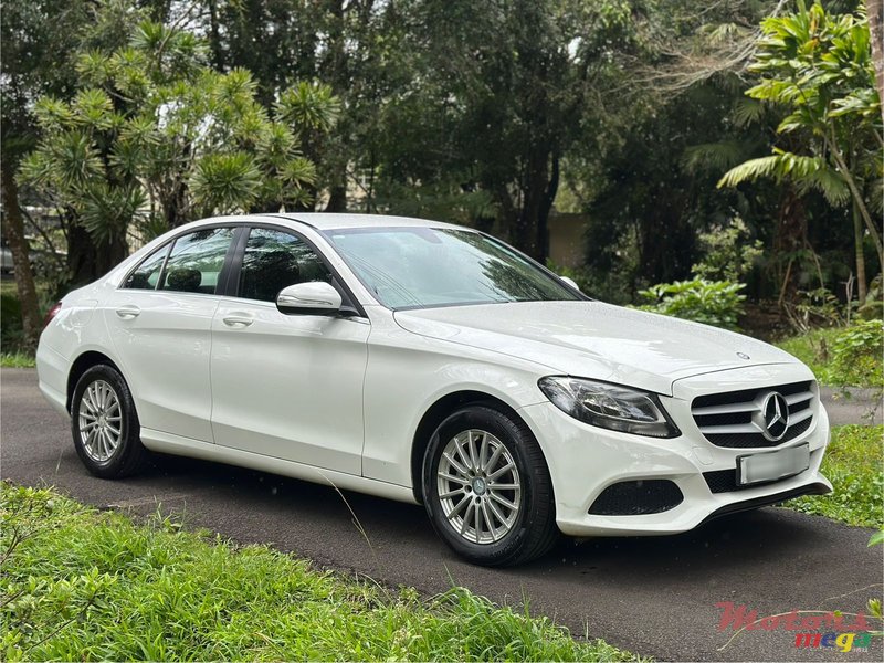 2014' Mercedes-Benz C180 photo #2