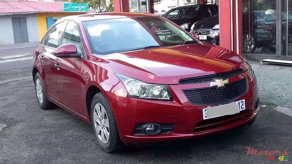 2012' Chevrolet Cruze photo #2