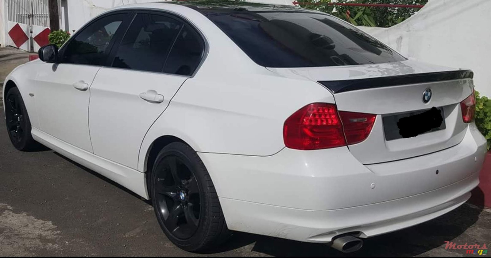 2010' BMW 316 photo #1