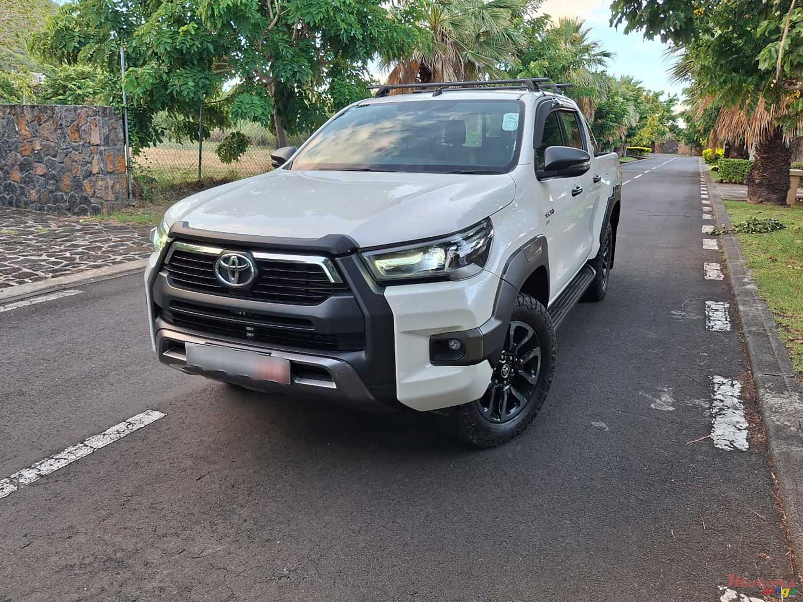 2021' Toyota Hilux 2.8 GD6 Legend photo #1
