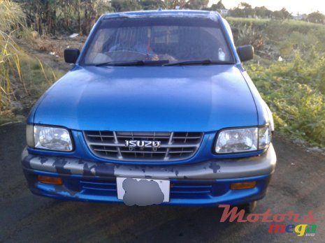 2000' Isuzu photo #1