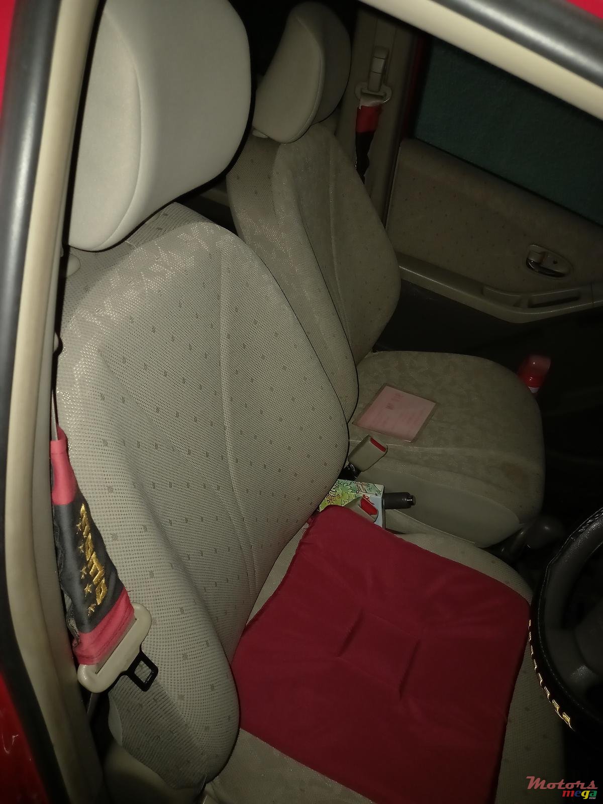 2008' Toyota Vitz photo #5