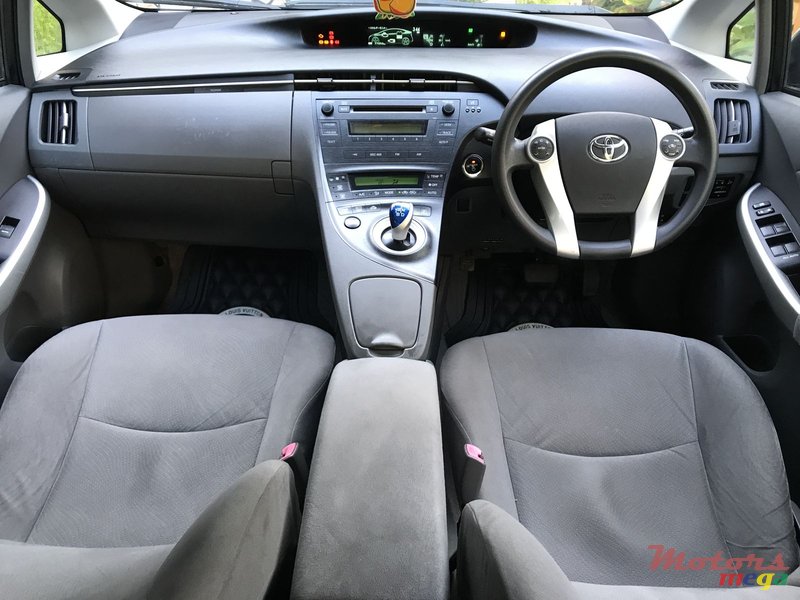 2010' Toyota Prius photo #4