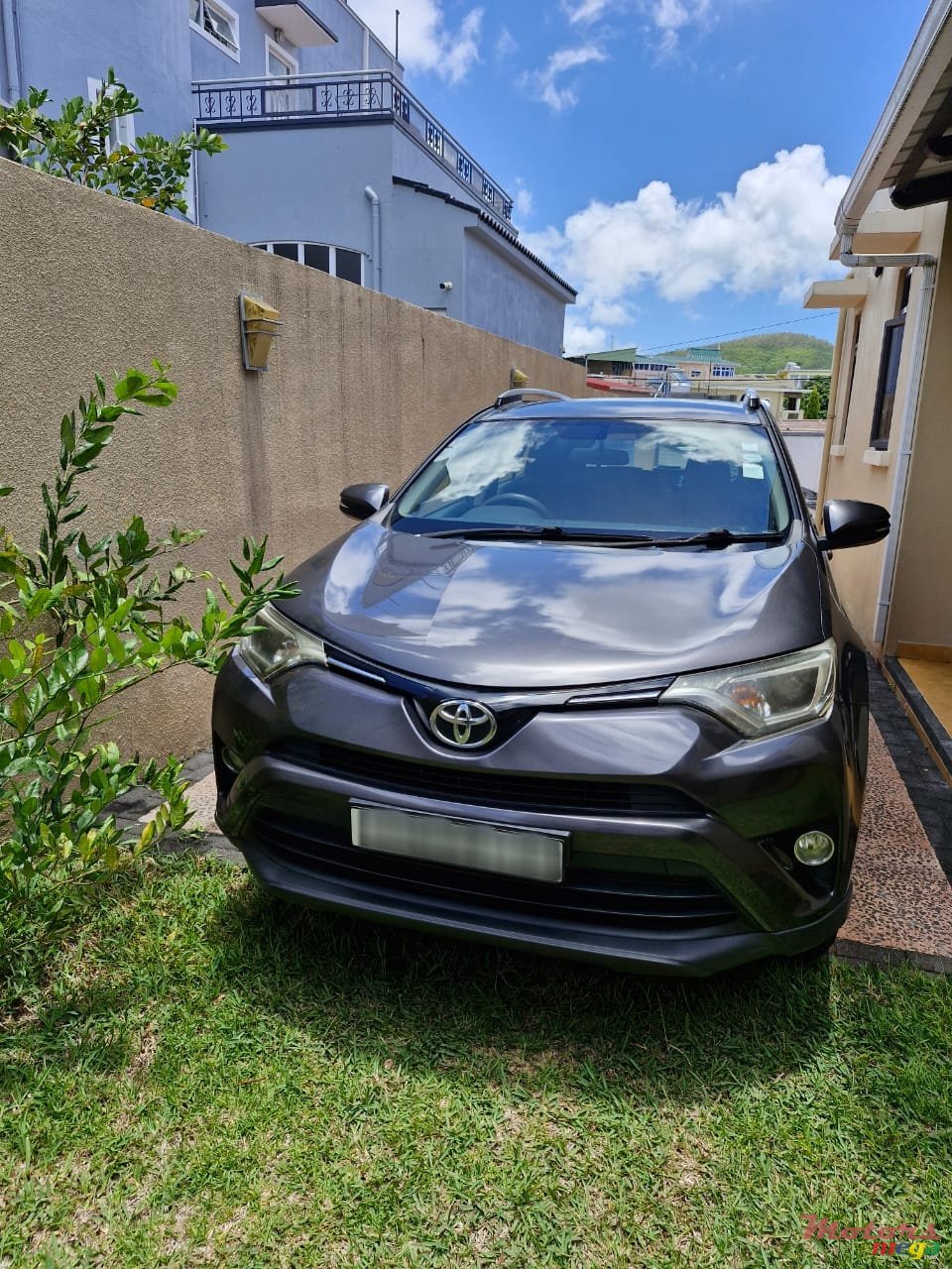 2016' Toyota RAV4 photo #1